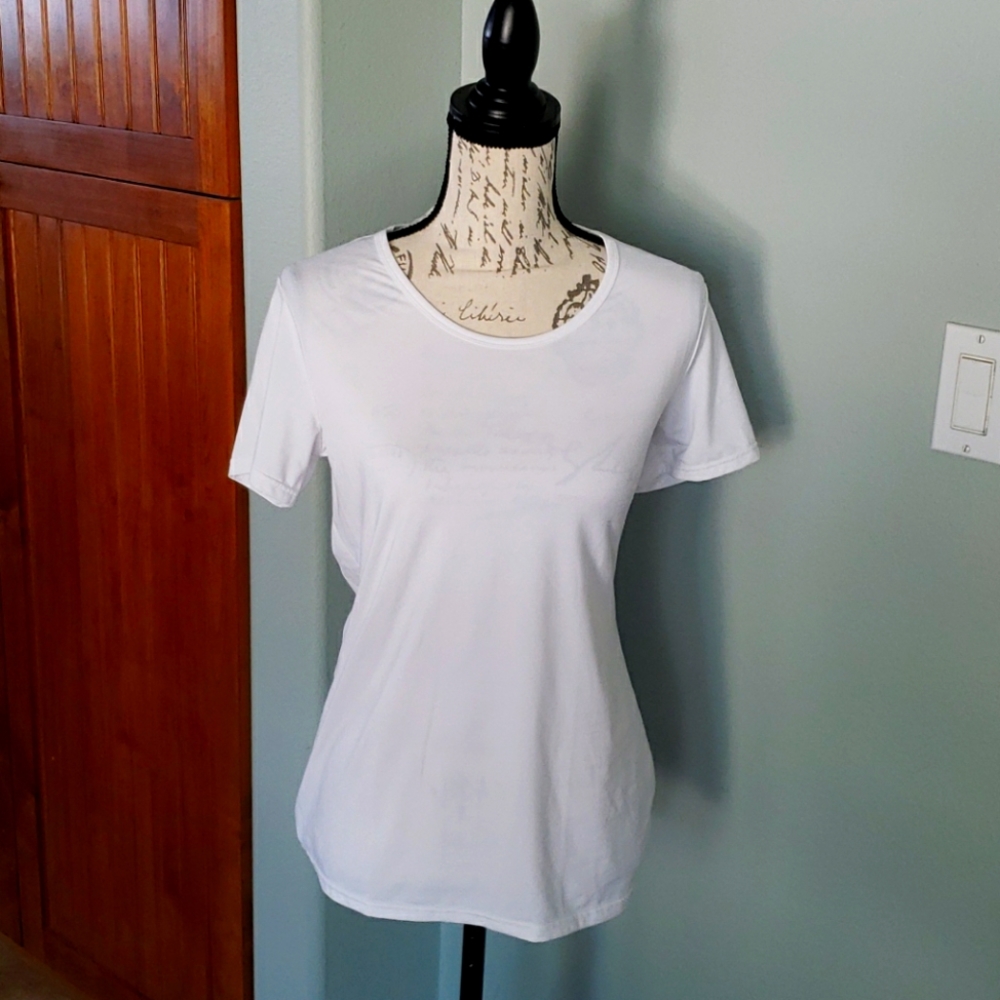 32 degrees white medium shirt